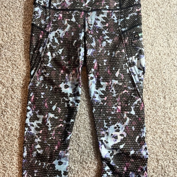 Lululemon Run: Top Speed Crop *Full-On Luxtreme
Floral Sport Tranquil Blue Multi - Picture 1 of 3